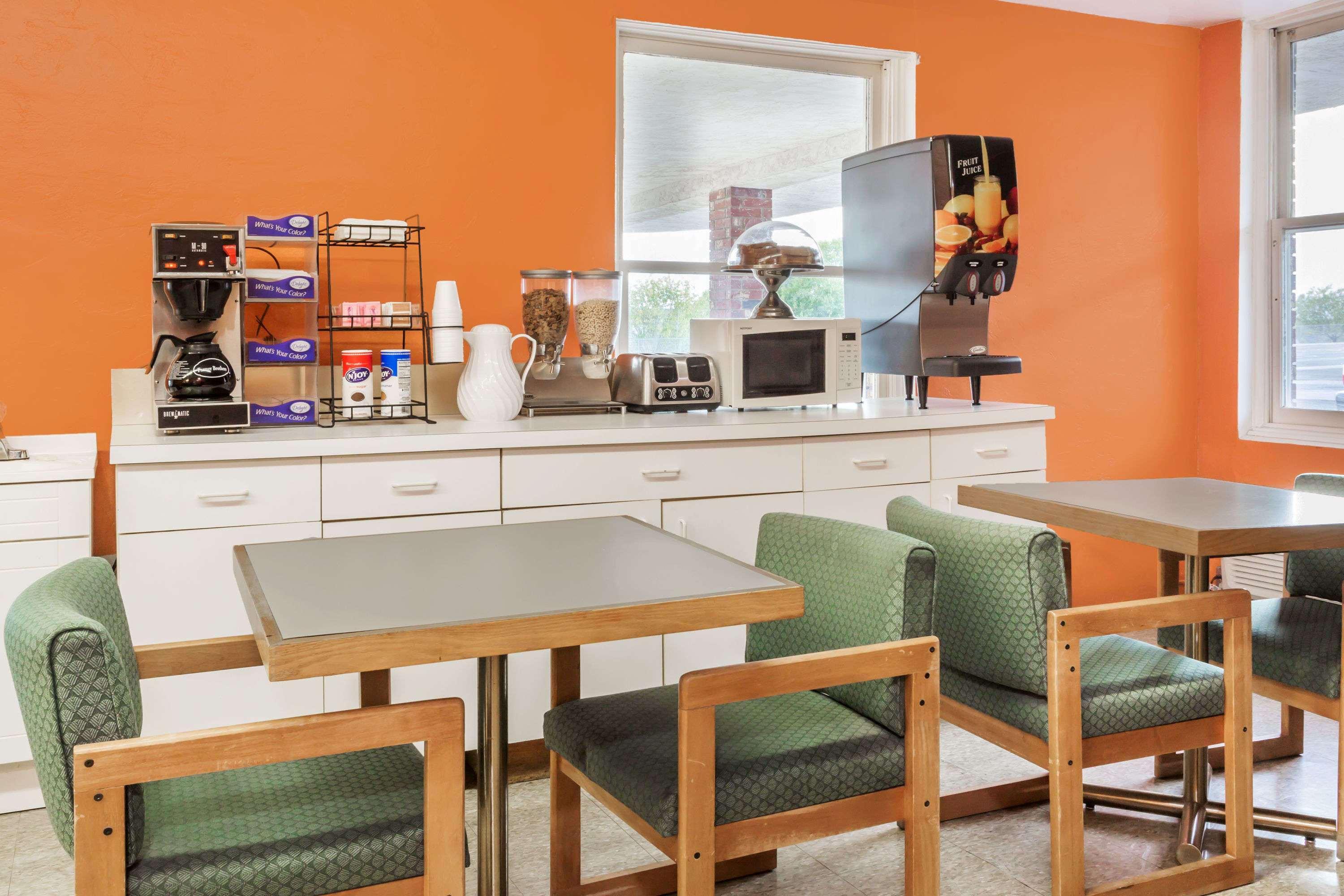 Americas Best Value Inn Wendover Εξωτερικό φωτογραφία